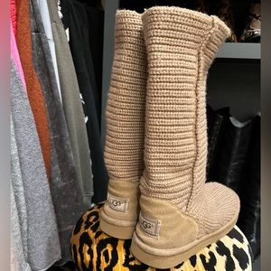 UGG knit boots 8 cream beige fur inside sole